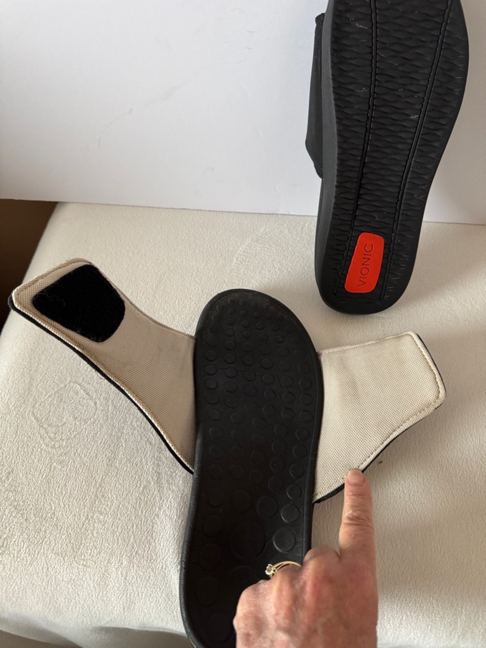 Vionic Kiwi - Unisex Motion Control Orthotic Slide Sandal - Picture 9 of 16
